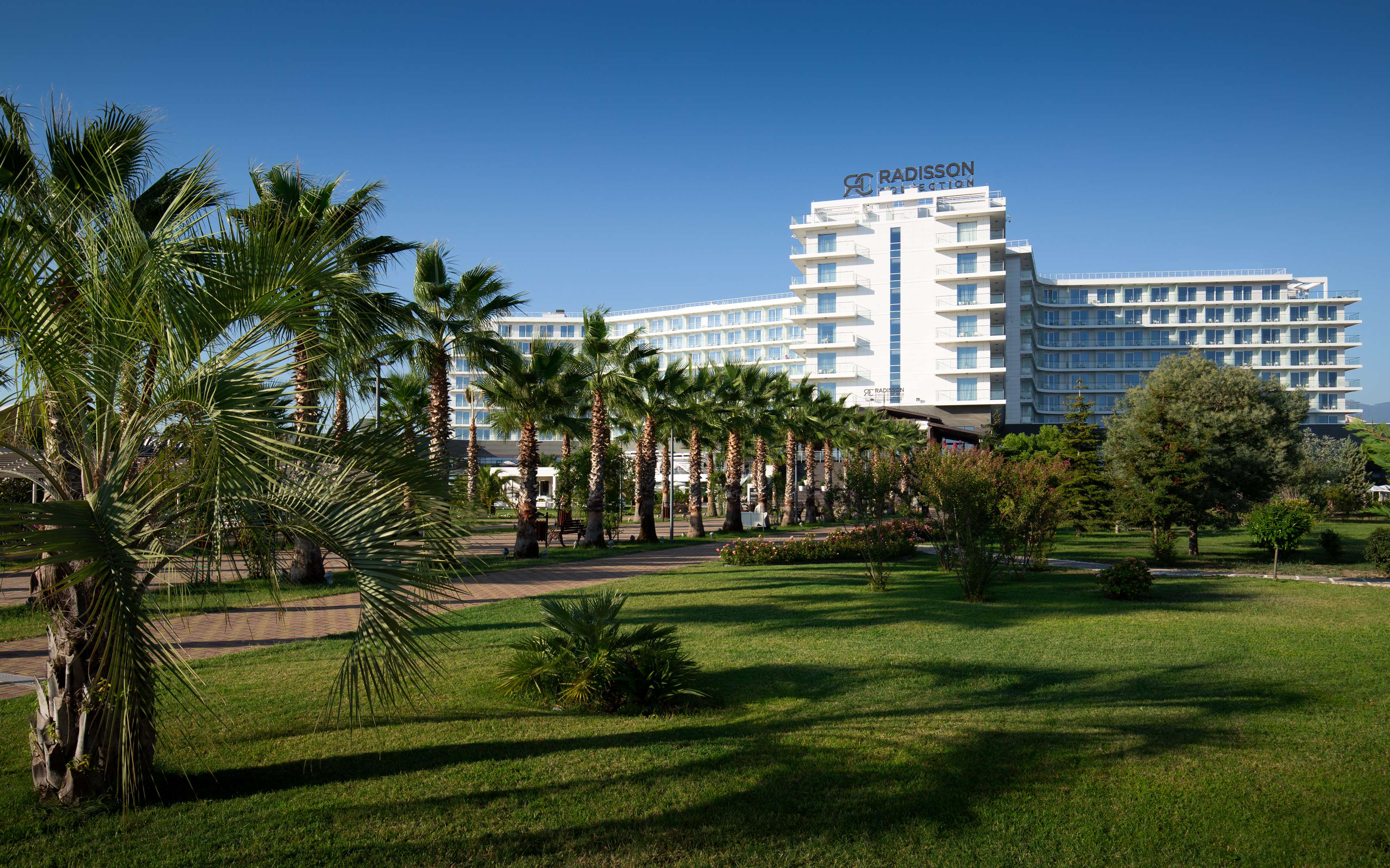 Radisson краснодарский край сочи парусная улица. Рэдиссон Парадиз Адлер. Сочи, Radisson collection Paradise Resort & Spa. Отель Radisson Blu Paradise Resort & Spa 5*. Рэдиссон Сочи Адлер.